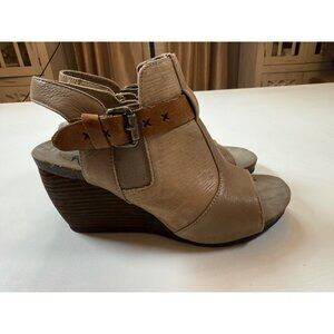 OTBT Tan Leather Wedge Sandals Buckle Strap Arcadian Womens Size 7.5